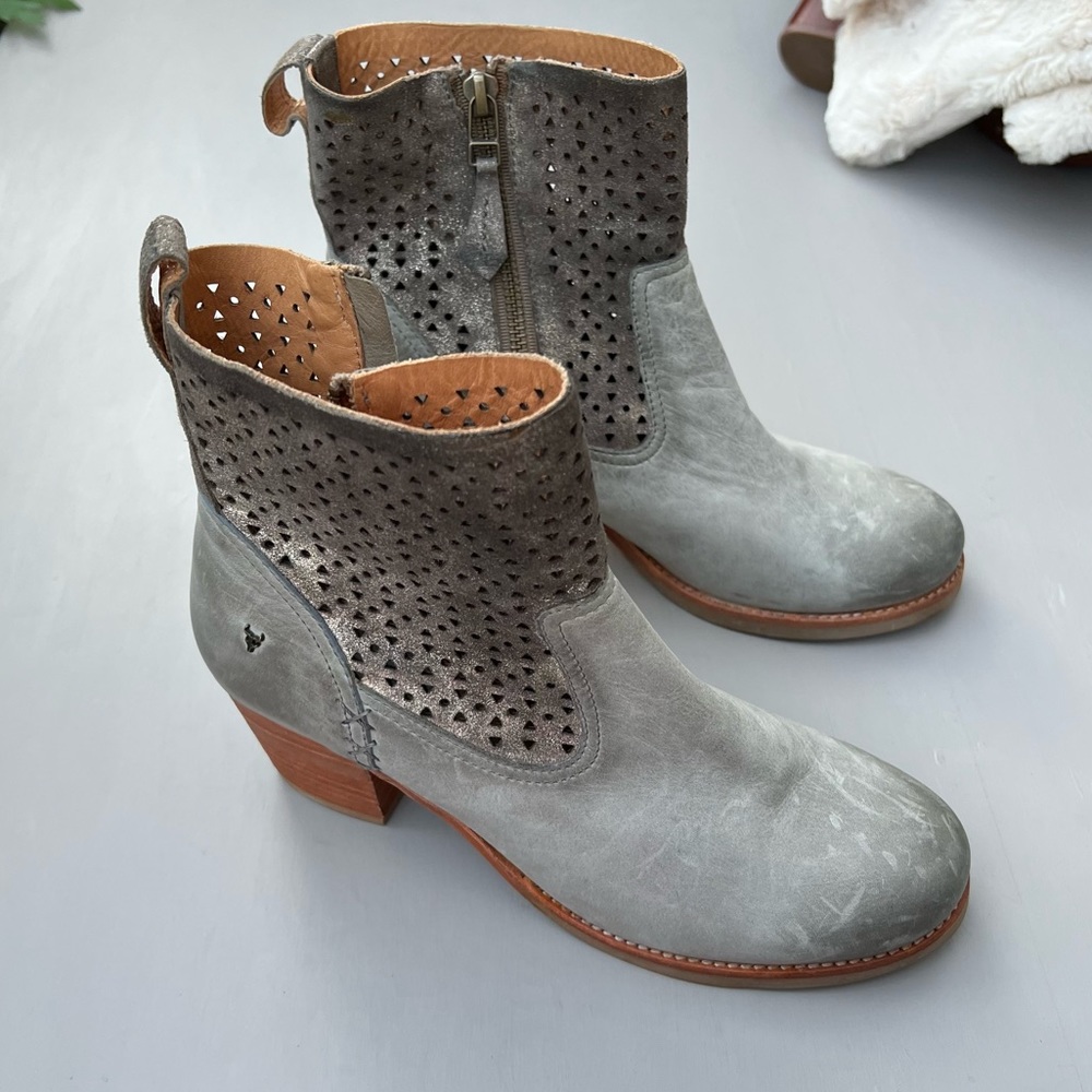 TRASK ankle boots with cut out details,grey size 7